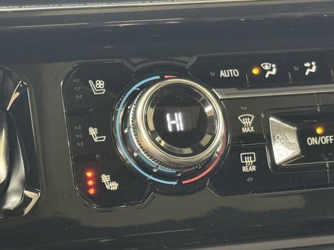 Used 2024 GMC Sierra 2500 AT4 w/ AT4 Premium Plus Package image 37