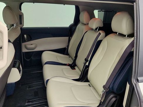 Used 2025 Kia Carnival EX FWD image 18