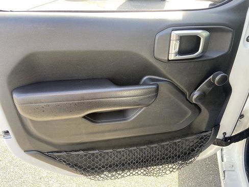 Used 2018 Jeep Wrangler Sport image 9