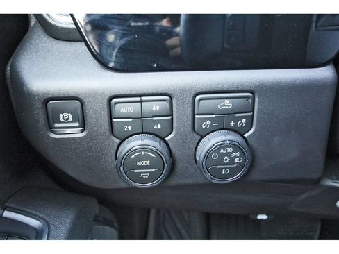 Used 2026 Chevrolet Silverado 1500 LT Trail Boss w/ Convenience Package II AWD/4WD image 19