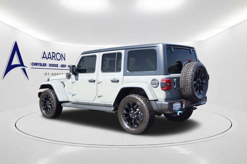 Used 2022 Jeep Wrangler Unlimited Sahara w/ Cold Weather Group AWD/4WD image 7