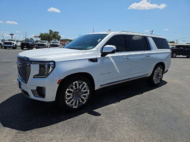 Used 2024 GMC Yukon XL Denali Ultimate AWD/4WD image 2