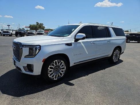 Used 2024 GMC Yukon XL Denali Ultimate AWD/4WD image 2
