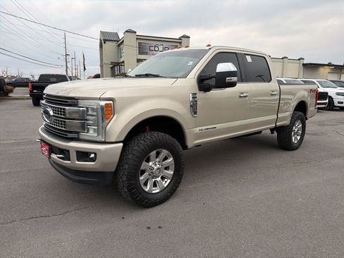 Used 2017 Ford F250 Platinum w/ Platinum Ultimate Package image 2