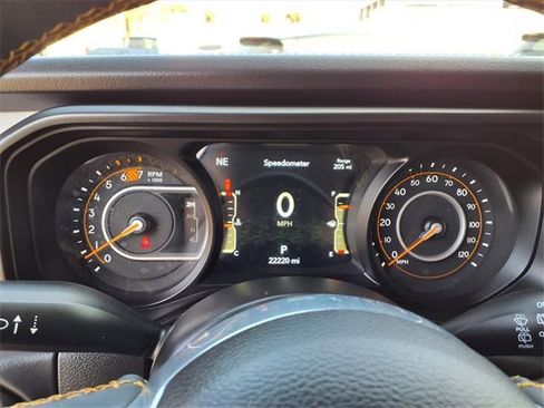 Used 2025 Jeep Wrangler Sahara image 13