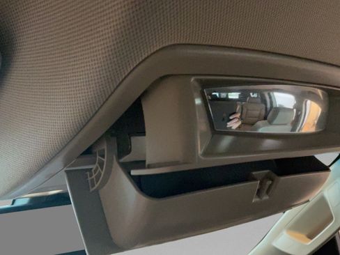 Used 2019 Chevrolet Suburban LT RWD image 18