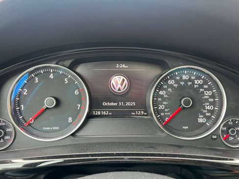 Used 2017 Volkswagen Touareg Wolfsburg Edition image 36