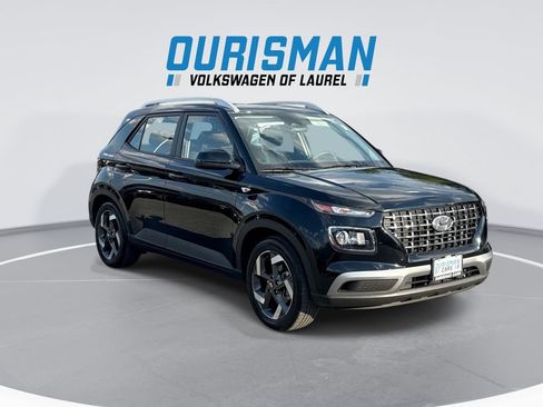 Used 2023 Hyundai Venue SEL w/ Cargo Package FWD image 2