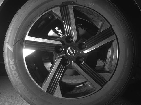 Used 2025 Nissan Sentra SV image 12