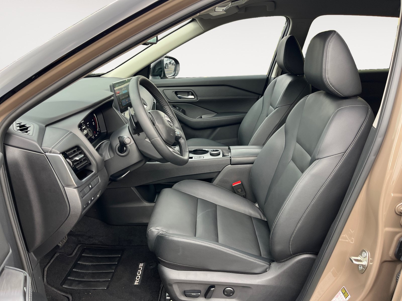 Used 2025 Nissan Rogue SL AWD/4WD image 11