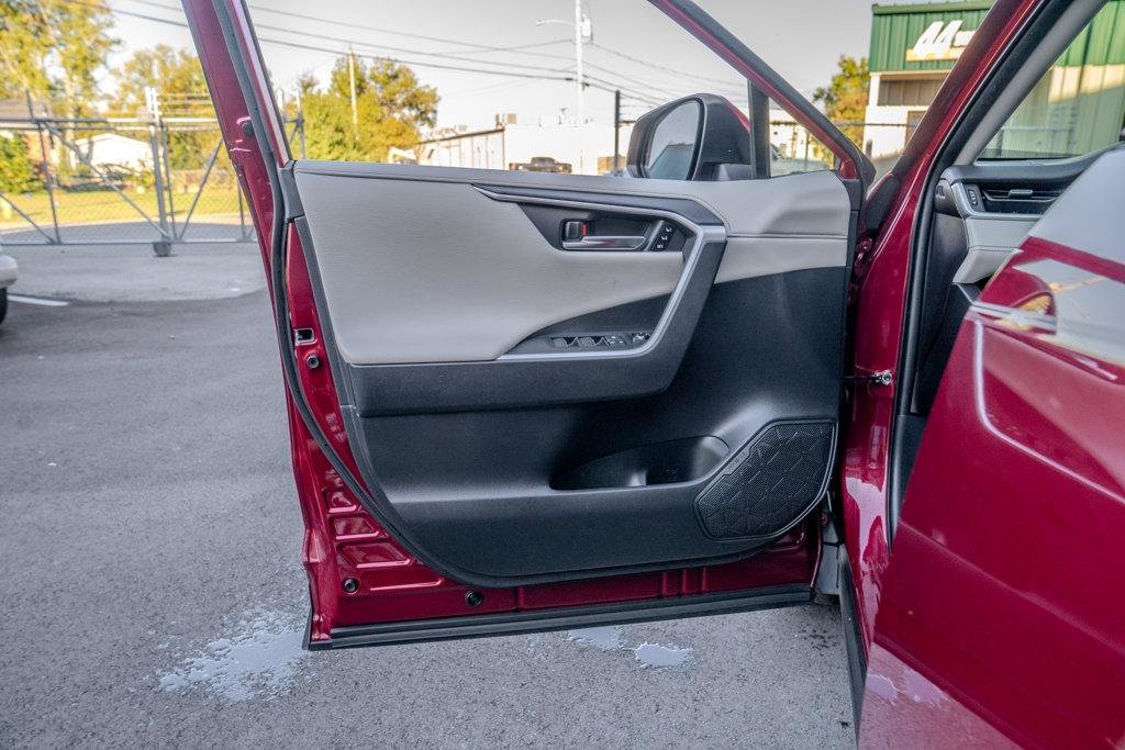 Used 2019 Toyota RAV4 Limited AWD/4WD image 12
