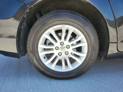 Used 2015 Toyota Sienna XLE w/ XLE Navigation Package image 23