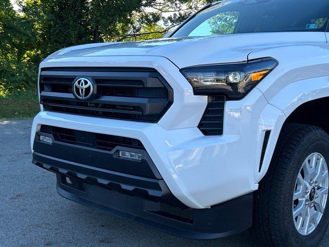 Used 2025 Toyota Tacoma SR5 AWD/4WD image 9