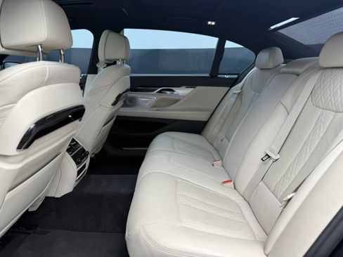 Used 2019 BMW 750i xDrive w/ Executive Package AWD/4WD image 42