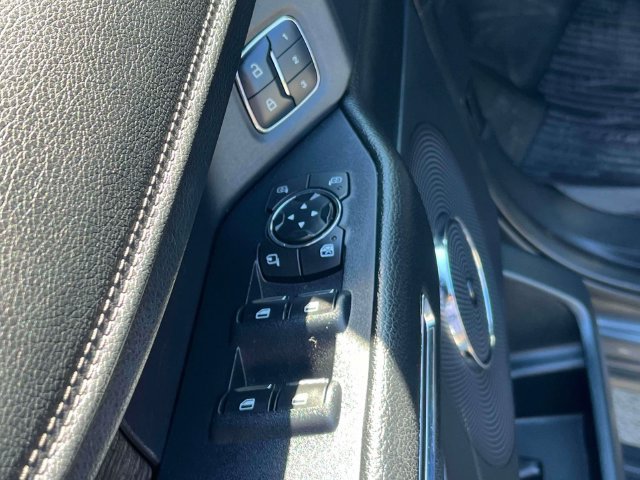 Used 2018 Ford Expedition Limited w/ Equipment Group 301A AWD/4WD image 28