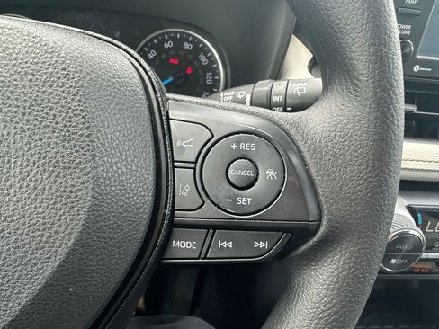 Used 2020 Toyota RAV4 XLE AWD/4WD image 21