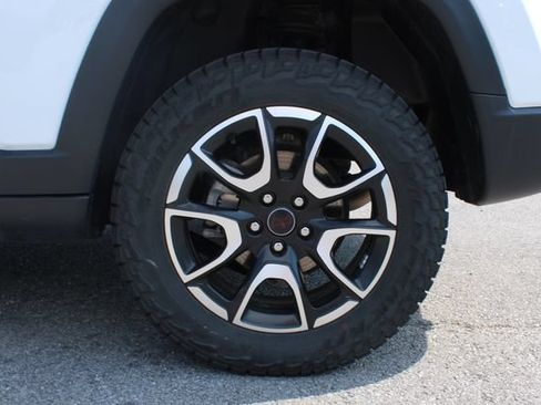 Used 2025 Jeep Compass Trailhawk w/ Trailhawk Elite Group AWD/4WD image 37