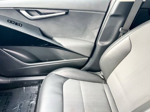 Used 2024 Kia Niro EX image 16