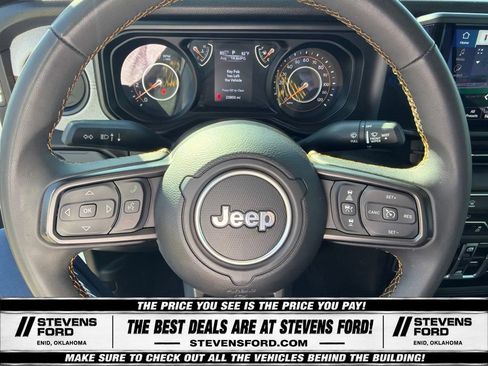 Used 2025 Jeep Gladiator Sport AWD/4WD image 24
