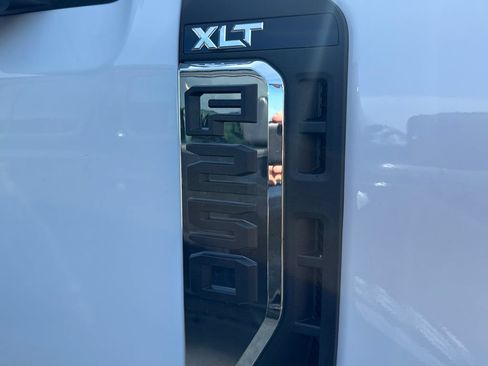 New 2026 Ford F250 XLT w/ XLT Premium Package AWD/4WD image 4