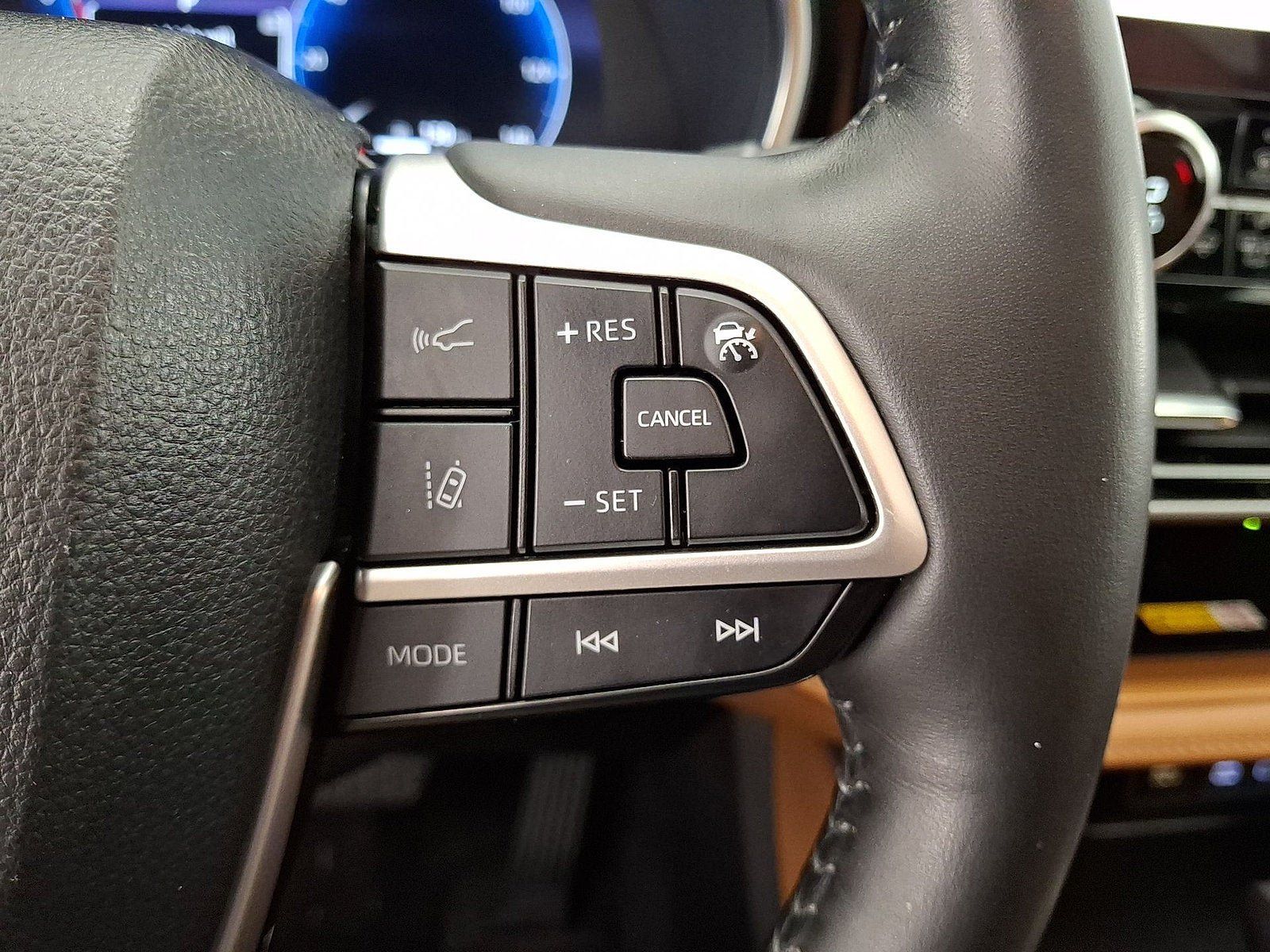 Used 2024 Toyota Highlander Platinum AWD/4WD image 10
