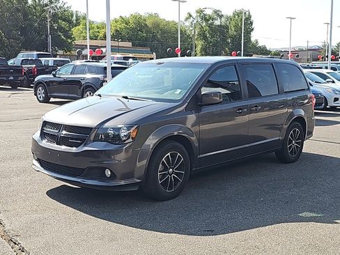 Used 2018 Dodge Grand Caravan SE image 3