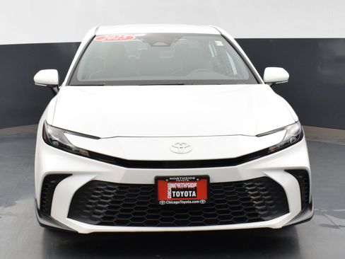 Used 2025 Toyota Camry SE w/ Convenience Package image 7