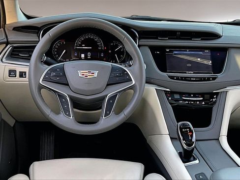 Used 2017 Cadillac XT5 Premium Luxury image 5