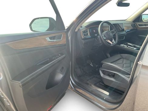 Used 2025 Volkswagen Atlas SE AWD/4WD image 23