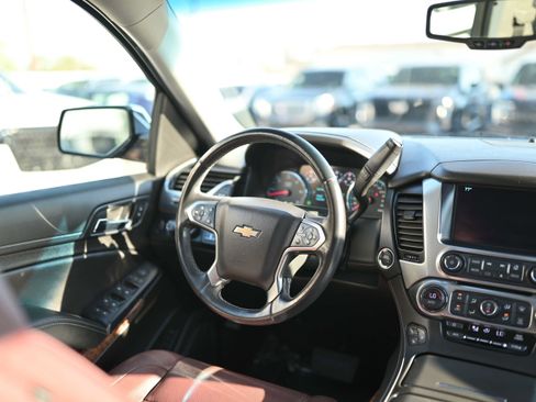 Used 2020 Chevrolet Suburban Premier w/ Premier Plus Edition AWD/4WD image 11
