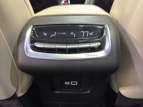 Used 2024 Cadillac XT6 Sport w/ Technology Package AWD/4WD image 13