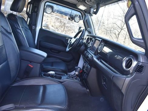 Used 2022 Jeep Wrangler Unlimited Sahara image 13