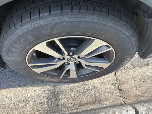 Used 2018 Toyota RAV4 XLE FWD image 9