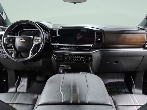 Used 2024 Chevrolet Silverado 1500 High Country w/ High Country Premium Package AWD/4WD image 8