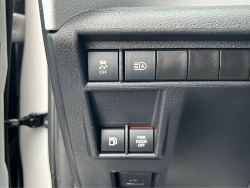 Used 2025 Toyota Sienna LE FWD image 30