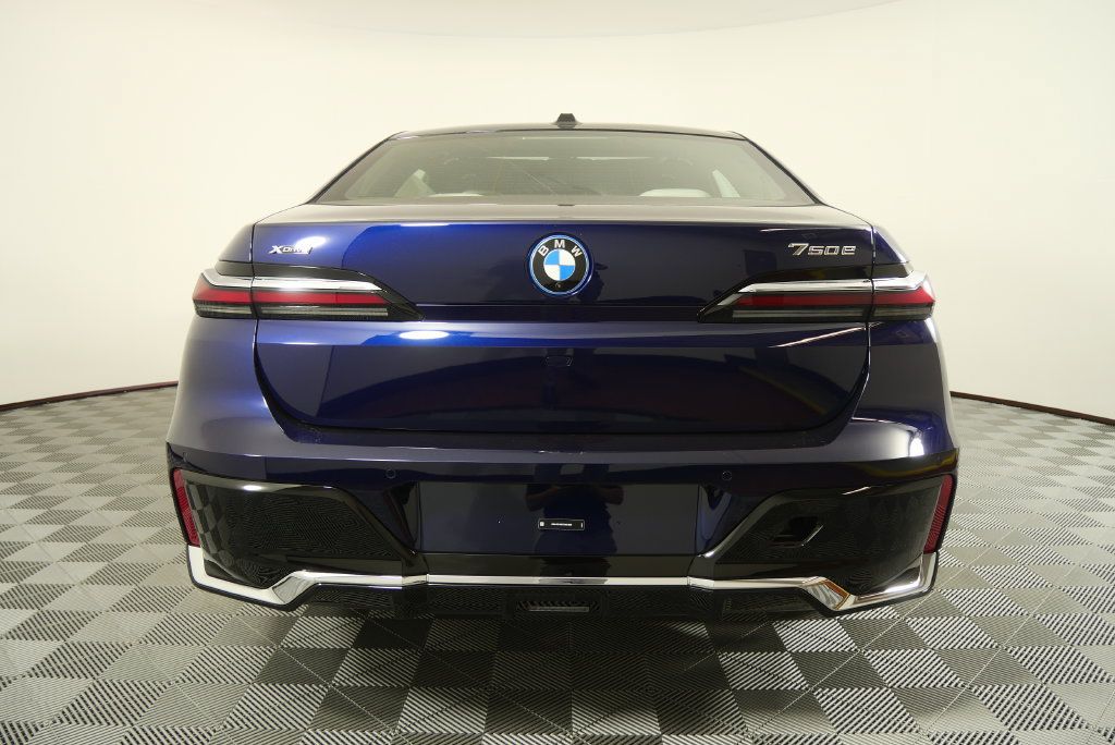 Used 2026 BMW 750e xDrive w/ Executive Package AWD/4WD image 5