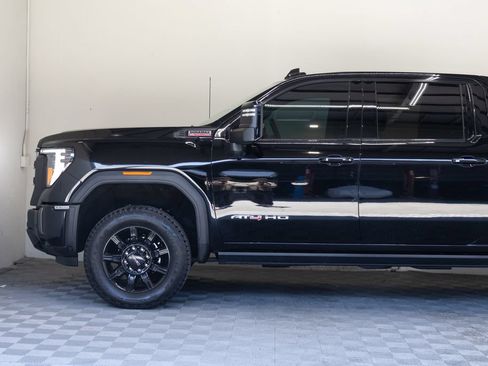 Used 2024 GMC Sierra 2500 AT4 w/ AT4 Premium Plus Package AWD/4WD image 10