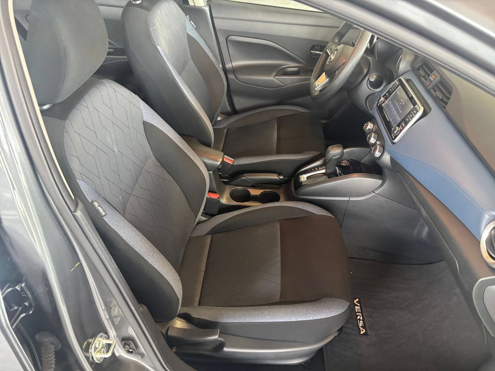 Used 2025 Nissan Versa SV FWD image 34