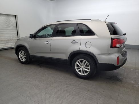 Used 2015 Kia Sorento LX image 3