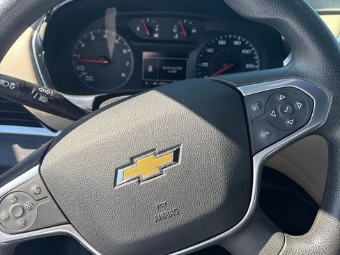 Used 2023 Chevrolet Traverse LS FWD image 7