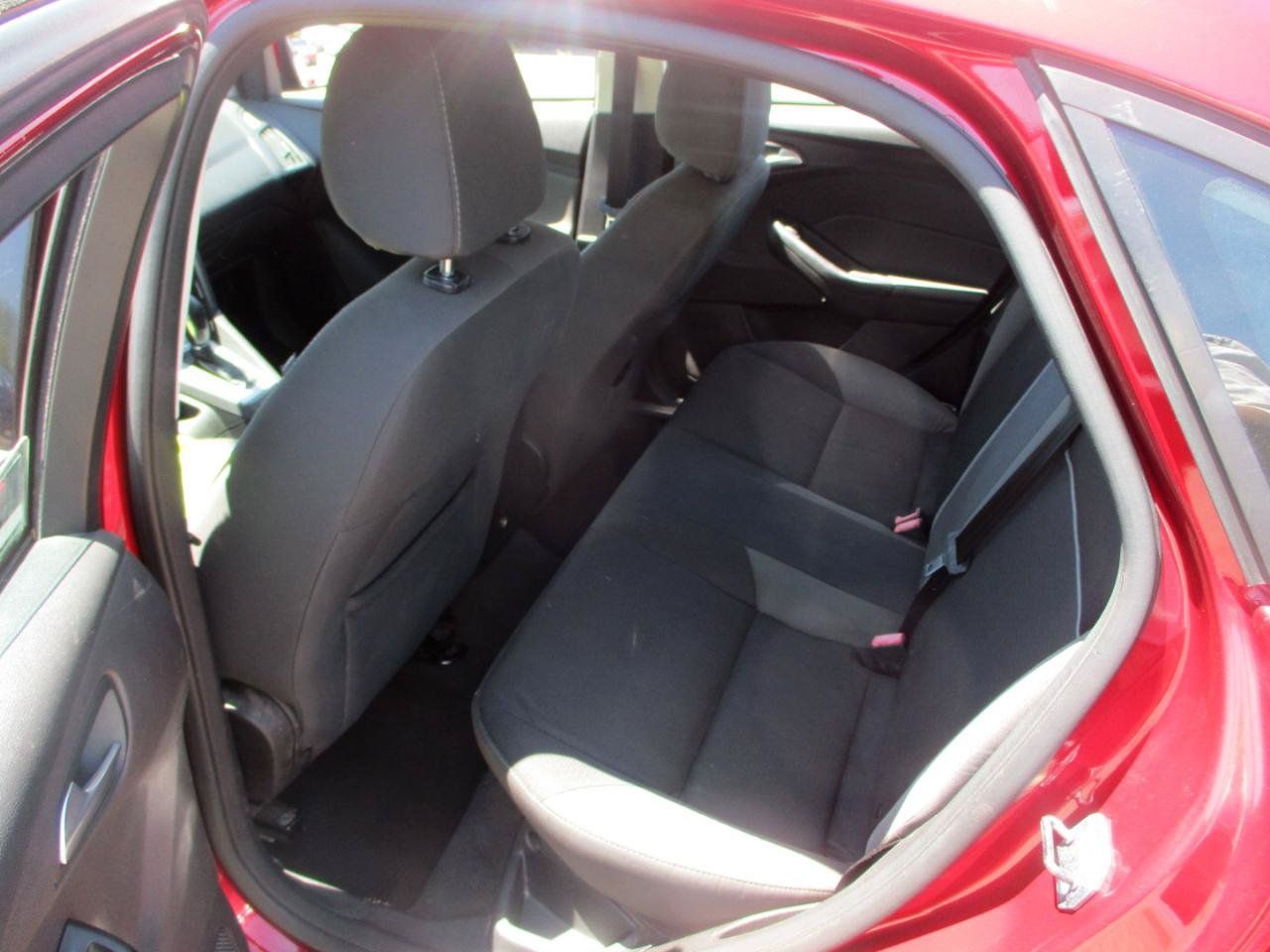 Used 2013 Ford Focus SE FWD image 9