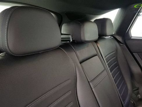 Used 2025 Mercedes-Benz GLC 300 4MATIC image 28