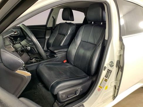 Used 2014 Toyota Avalon Limited w/ Technology Package image 28