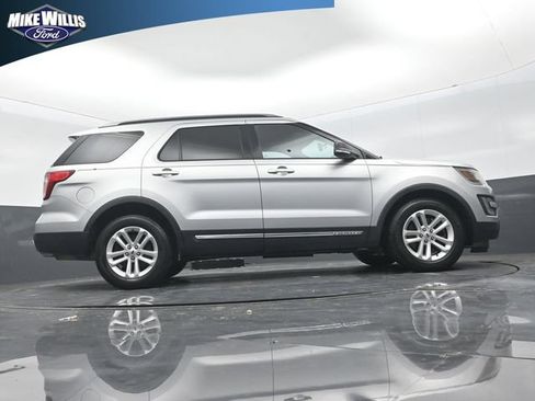 Used 2017 Ford Explorer XLT w/ Equipment Group 202A FWD image 24