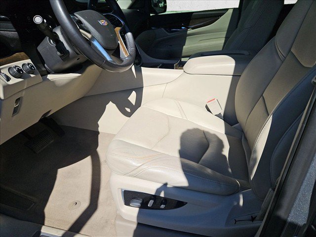 Used 2019 Cadillac Escalade Premium Luxury AWD/4WD image 17