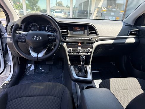 Used 2020 Hyundai Elantra SE w/ Cargo Package (C1) FWD image 12