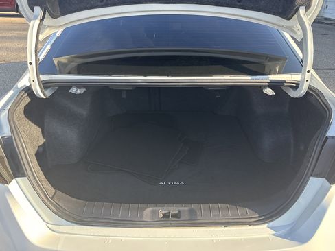 Used 2023 Nissan Altima 2.5 SV w/ SV Premium Package image 8