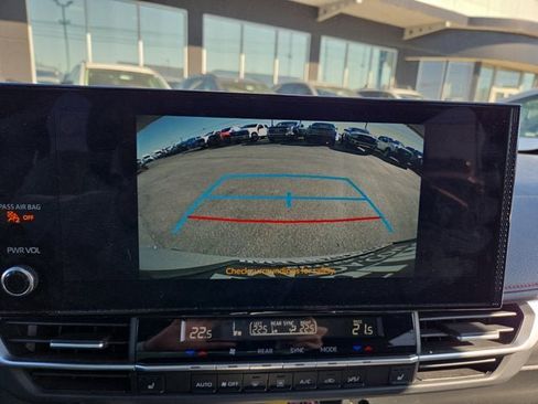 Used 2025 Toyota Sienna AWD image 21