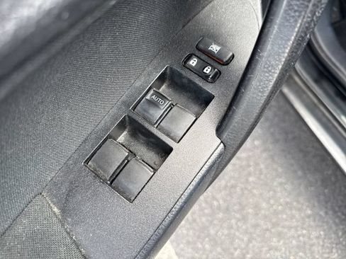 Used 2018 Toyota Corolla LE w/ Carpet Mat Package (TMS) FWD image 24