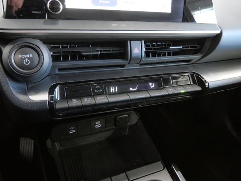 Certified 2025 Toyota Prius LE image 24